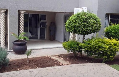 Moses Kotane Casa | Toro Guest House