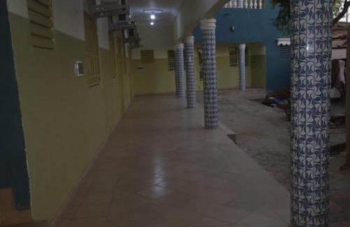 Bamako Apartamento | Torobali IMMO Apartment 2- Spacious 1BDR- Central Bamako- Solar Panel & Wi- fi
