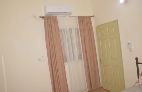 Bamako Apartamento | Torobali IMMO Apartment 4- Modern 1BDR- Near Embassies and Restaurants- Secure Building