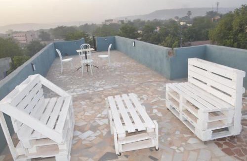 Mali Apartamento | Torobali IMMO Studio 7- Modern & Bright- Central Bamako - WIFI & Solar Power