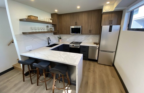 Upper Beaches Casa | Toronto Beaches 2 Bedroom Laneway House