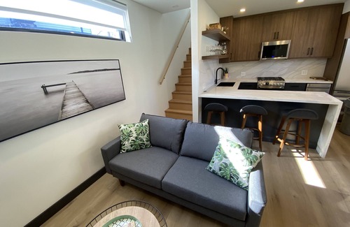 Upper Beaches Casa | Toronto Beaches 2 Bedroom Laneway House