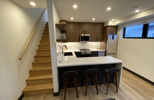 Upper Beaches Casa | Toronto Beaches 2 Bedroom Laneway House
