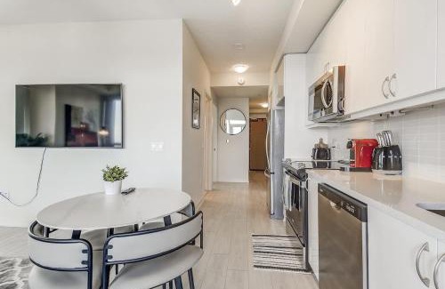 Humber Bay Shores Apartamento | Toronto Condo with Lake Views