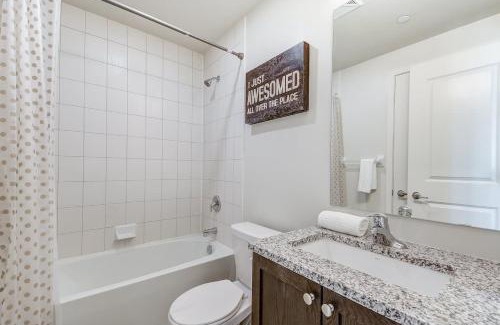 Humber Bay Shores Apartamento | Toronto Condo with Lake Views