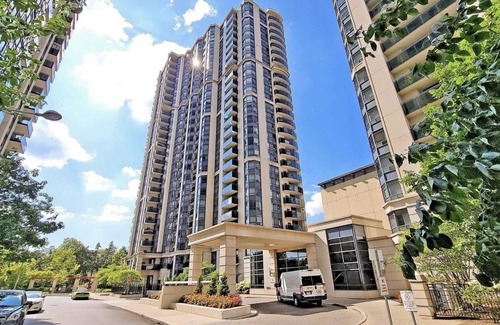 North York Condominio | Toronto entire one bedroom apartment with free parking and steps to train/bus st