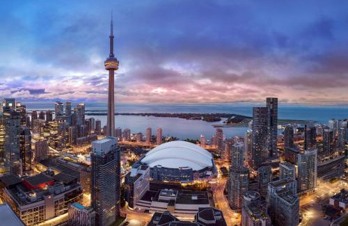 Toronto Entertainment District Hotel | Toronto Marriott City Centre Hotel