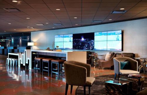 Toronto Entertainment District Hotel | Toronto Marriott City Centre Hotel