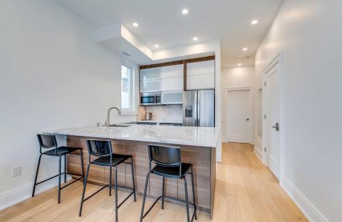 Oakwood Village Casa | Toronto Midtown Home Suites
