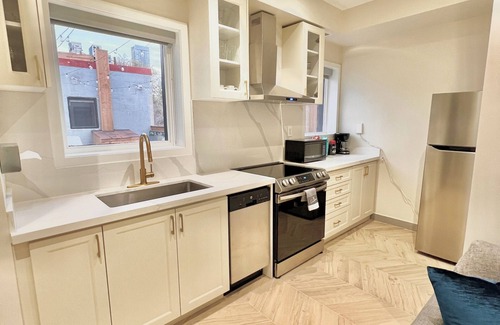 Kensington Market Hotel | Toronto Rooms and Suites