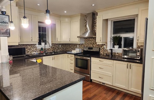 Downsview Casa | Toronto Uptown 1 - Bus to Downtown