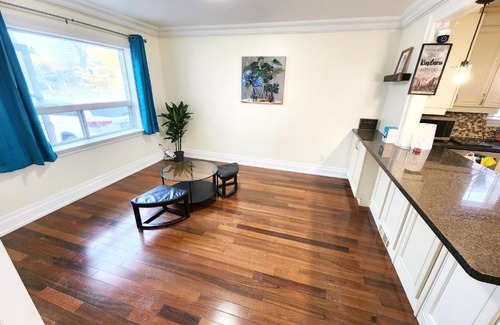 Downsview Casa | Toronto Uptown 1 - Bus to Downtown