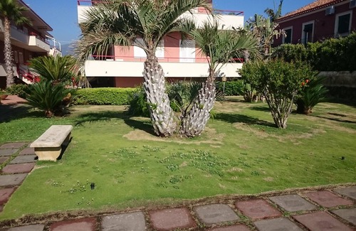 Torre Archirafi Apartamento | Torre Archirafi 30mt apartamentos marinos, jardín y acceso a condominios al mar
