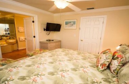 Bradenton Beach Hotel | Tortuga 2 Bedroom 2 Bathroom. 2nd floor stairs only Pet Friendly