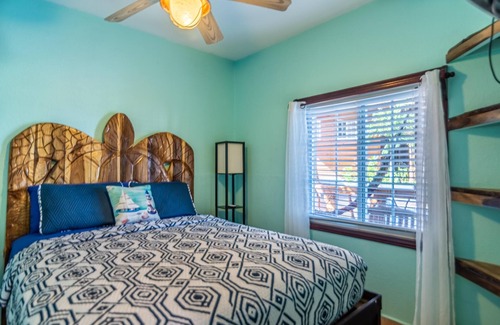 Sandy Bay Hotel | El Rey y la Reina @ The Blue Bahia Resort en Sandy Bay