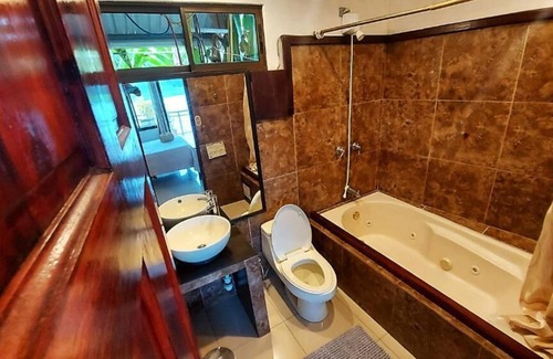 Tortuguero Casa | Tortuguero Adventures GuestHouse