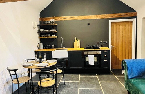 Torworth Casa | Torworth - 1 Bed Barn - Sleeps 3 - Hot Tub