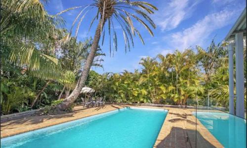 Merewether Casa | Tosca Elegant Merewether Beach House with Pool