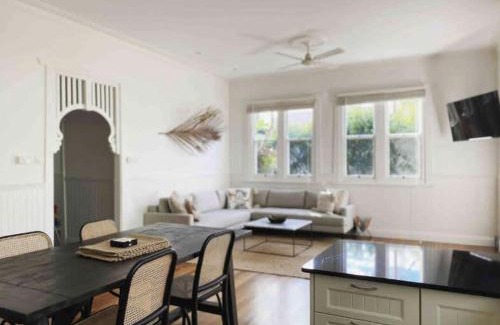 Merewether Casa | Tosca Elegant Merewether Beach House with Pool