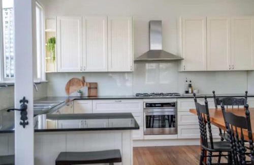 Merewether Casa | Tosca Elegant Merewether Beach House with Pool