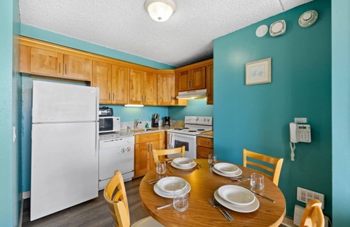McCully - Moiliili Condominio | Total of 2 bedrooms at Royal Kuhio, Sleeps 8, with AC. Two units, same floor,