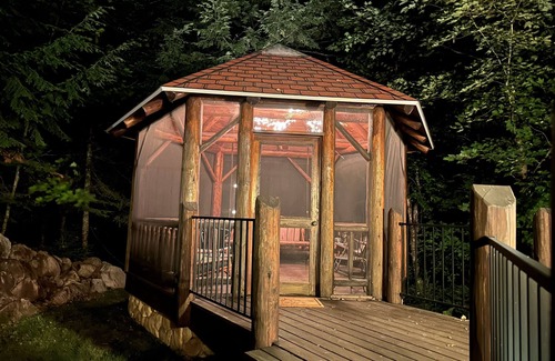 Presque Isle Cabina | Total privacy, private beach, one of a kind full log home