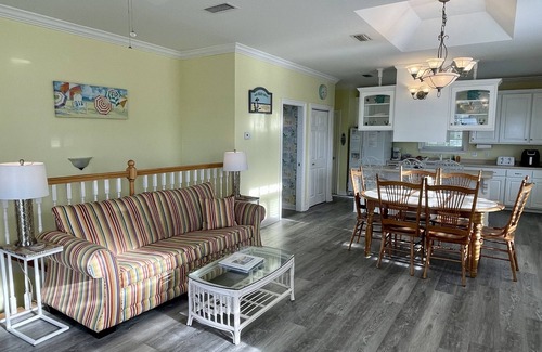 Lullwater Beach Casa | Totally Beachin '- ¡RESERVA AHORA PARA VERANO Y CAE AHORA! PASOS A LA PLAYA, PISCINA, + MAS.