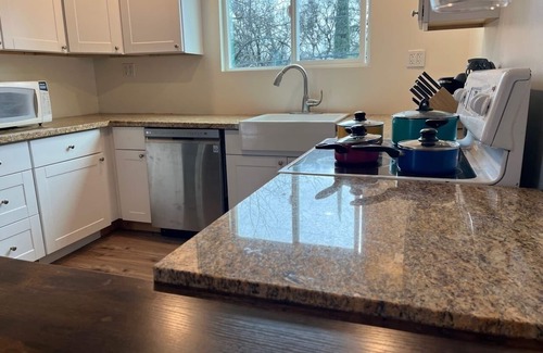 Clearlake Casa | Totally remodeled and fully furnished single family house. Pet-Friendly.