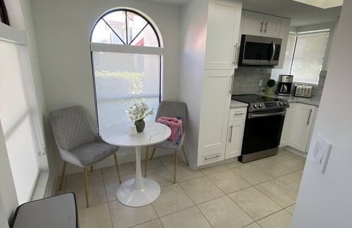 Pelican Bay Condominio | Totally Renovated 3 BR / 2Bath condominium with access to Pelican Bay Beach