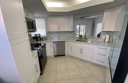 Pelican Bay Condominio | Totally Renovated 3 BR / 2Bath condominium with access to Pelican Bay Beach