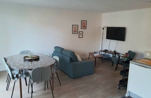 Villette Gare Apartamento | Totem, Bright and quiet 70m² 2-bedroom apartment with balcony