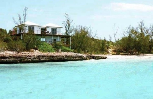 Savannah Sound Casa | Touch of Class 1BR, A Beachfront Home on the Warm Calm Caribbean