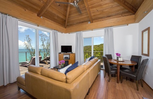 Savannah Sound Casa | Touch of Class 1BR, A Beachfront Home on the Warm Calm Caribbean
