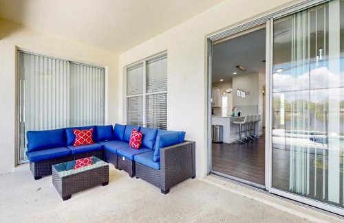 Trafalgar Village Casa | Touch of Luxury
