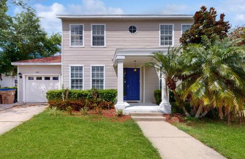 Trafalgar Village Casa | Touch of Luxury