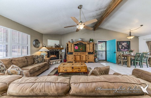 Ruidoso Cabina | Touch of Santa Fe: Have you ever wanted to be in two places at once? With hot tub.