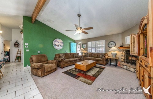 Ruidoso Cabina | Touch of Santa Fe: Have you ever wanted to be in two places at once? With hot tub.