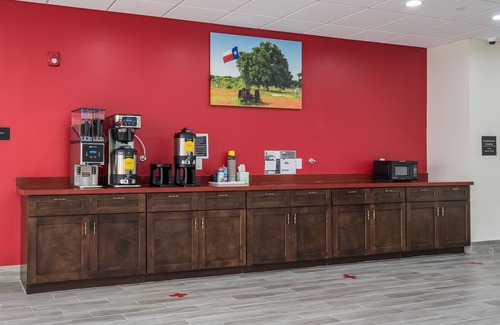 Katy Hotel | Tour Around Katy! Relaxing Unit w/ Free Bfast, Visit LaCenterra at Cinco Ranch!