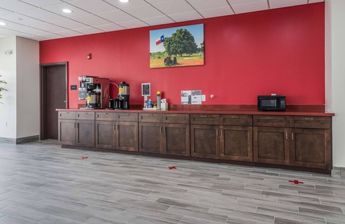 Katy Hotel | Tour Around Katy! Relaxing Unit w/ Free Bfast, Visit LaCenterra at Cinco Ranch!