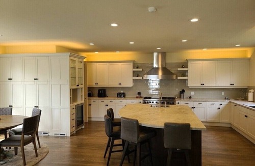 Del Monte Forest Casa | Tour de Elegance Ready! Gated Estate, Private Garage, Unmatched Views!