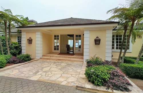 Del Monte Forest Casa | Tour de Elegance Ready! Gated Estate, Private Garage, Unmatched Views!