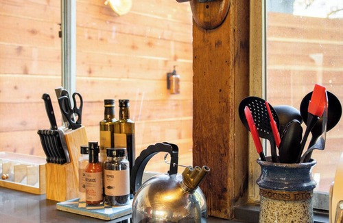 Topanga Cabina | Tour Topanga State Park from a Cozy Mountain Home