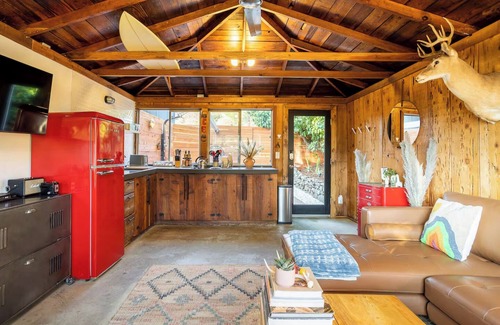 Topanga Cabina | Tour Topanga State Park from a Cozy Mountain Home