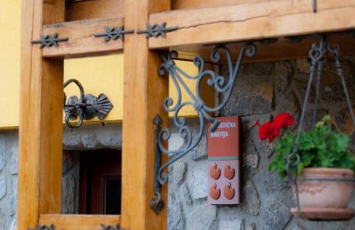 Semic Casa | Tourist Farm Ob izviru Krupe