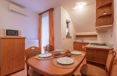 Gorenja Vas pri Smarjeti Apartamento | Tourist Farm Škrbina Apartment 2, Šmarješke Toplice, Slovenia