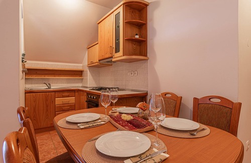 Gorenja Vas pri Smarjeti Apartamento | Tourist Farm Škrbina Apartment 2, Šmarješke Toplice, Slovenia