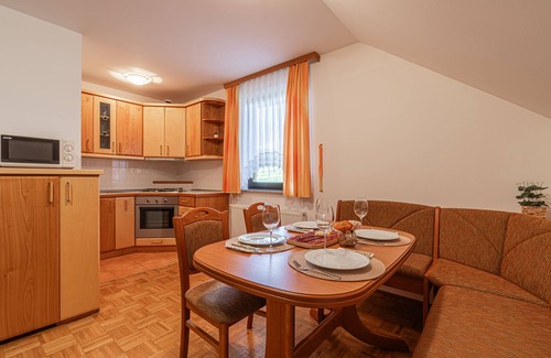 Gorenja Vas pri Smarjeti Apartamento | Tourist Farm Škrbina Apartment 1, Šmarješke Toplice, Slovenia