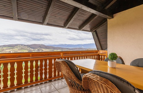 Gorenja Vas pri Smarjeti Apartamento | Tourist Farm Škrbina Apartment 1, Šmarješke Toplice, Slovenia