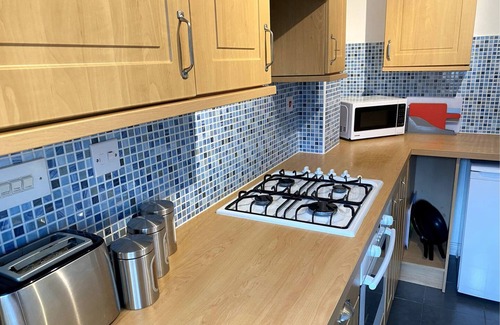 Corby Casa | Towcester House - Spacious 3 Bedrooms, Garden, Free Parking, Smart TV