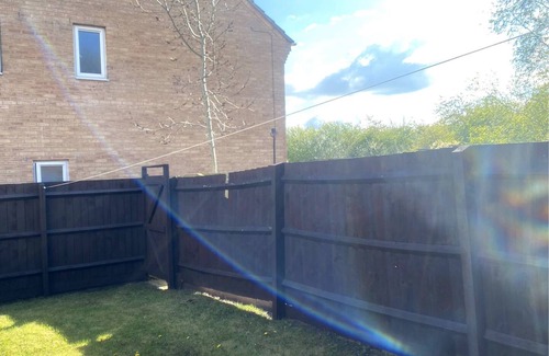 Corby Casa | Towcester House - Spacious 3 Bedrooms, Garden, Free Parking, Smart TV